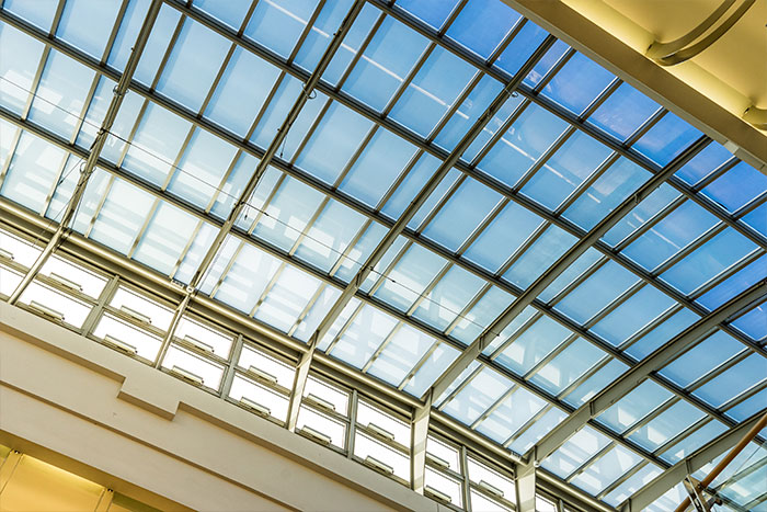 Blendschutzfolien an Fensterfronten verbessern das Raumklima und schützen vor zu viel Sonneneinstrahlung